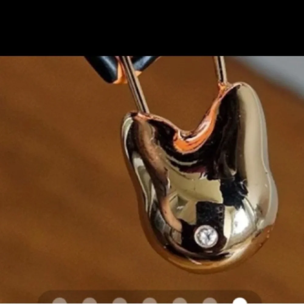 Black Cat Safety Pin Earrings, Gold, Crystal Pave Stones NWT, Halloween - Picture 9 of 9